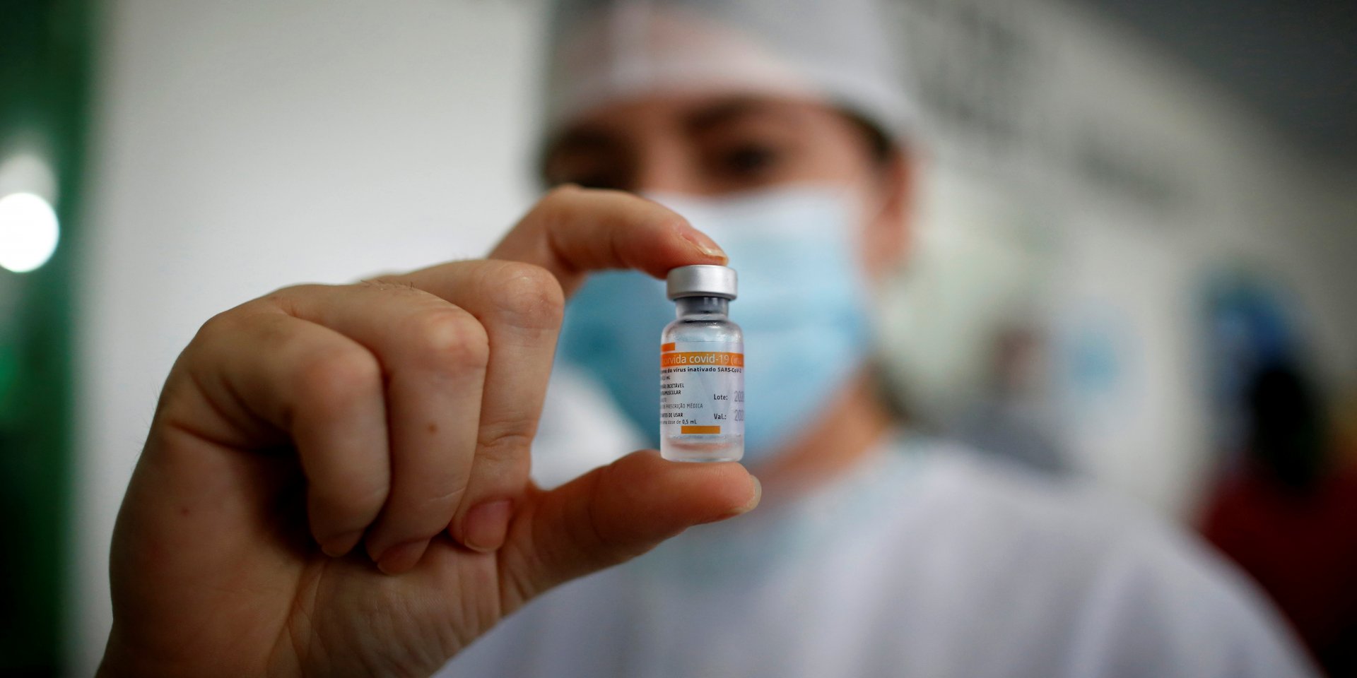 В Украине хранится 6 998 206 доз вакцины CoronaVac, 1 687 688 доз Pfizer и 2 771 190 доз AstraZeneca (Фото: REUTERS/Adriano Machado)