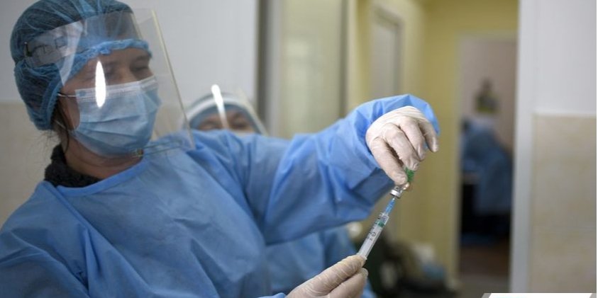 В Украине хотят ввести обязательную вакцинацию для представителей ряда профессий (Фото: Горсовет Львова)