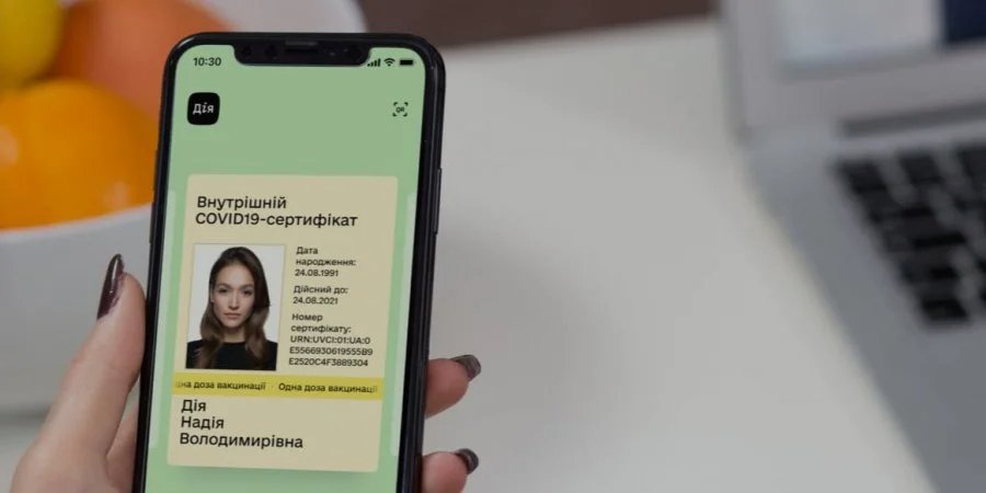 В Украине действуют желтый и зеленый внутренние COVID-сертификаты (Фото: Минцифры/Facebook)