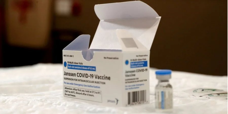 Вакцина J & J (Фото: REUTERS / Shannon Stapleton)