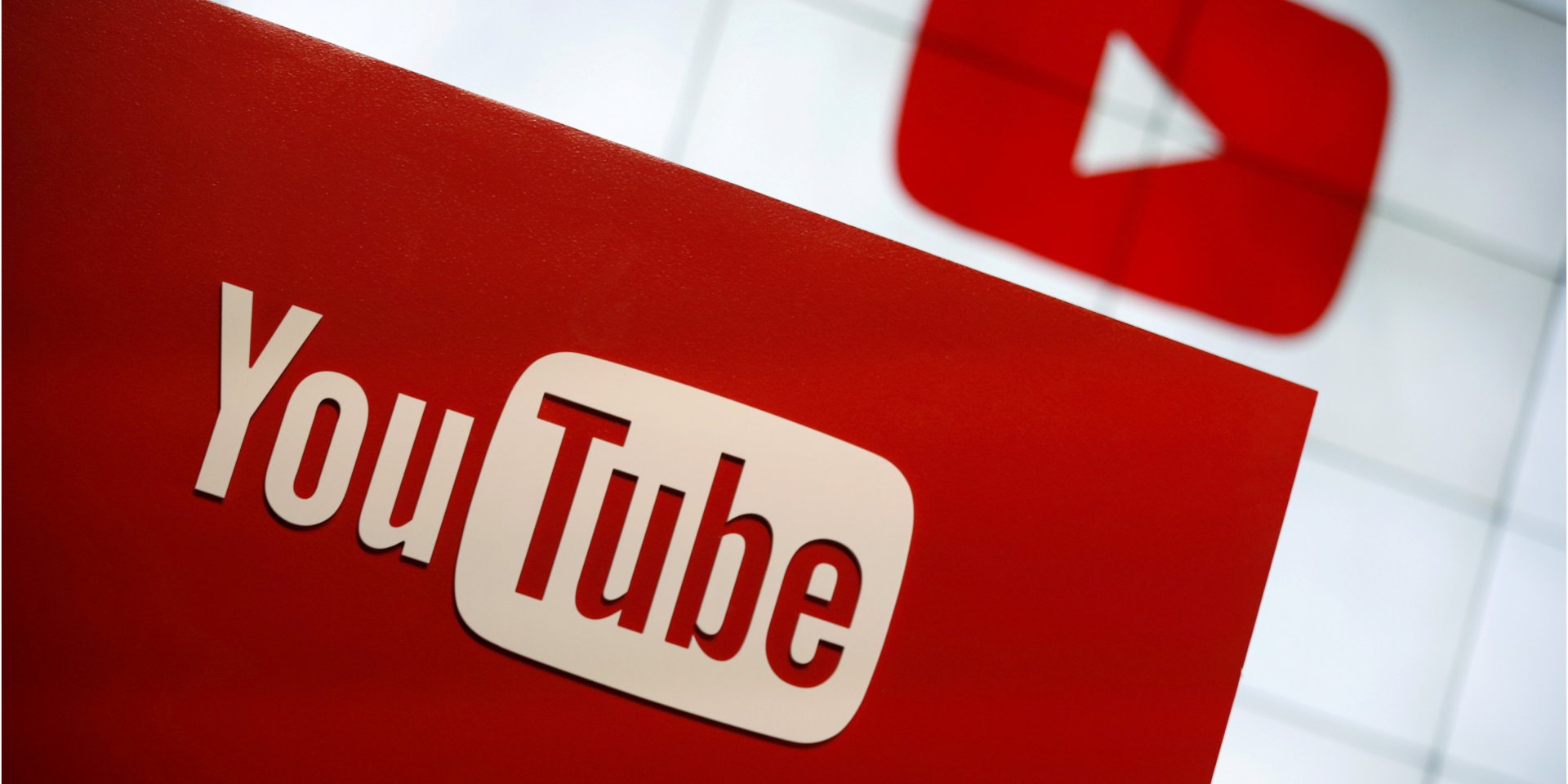 YouTube ужесточил правила (Фото: REUTERS/Lucy Nicholson)