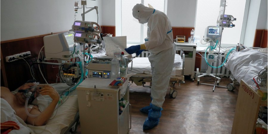 Сейчас часть детей госпитализирована, другая — лечится непосредственно в центре (Фото: REUTERS/Gleb Garanich)