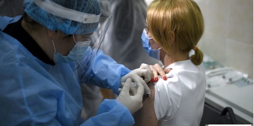 Украинцев призывают вакцинироваться от коронавируса, две дозы получили более 6,4 млн человек (Фото: Горсовет Львова)