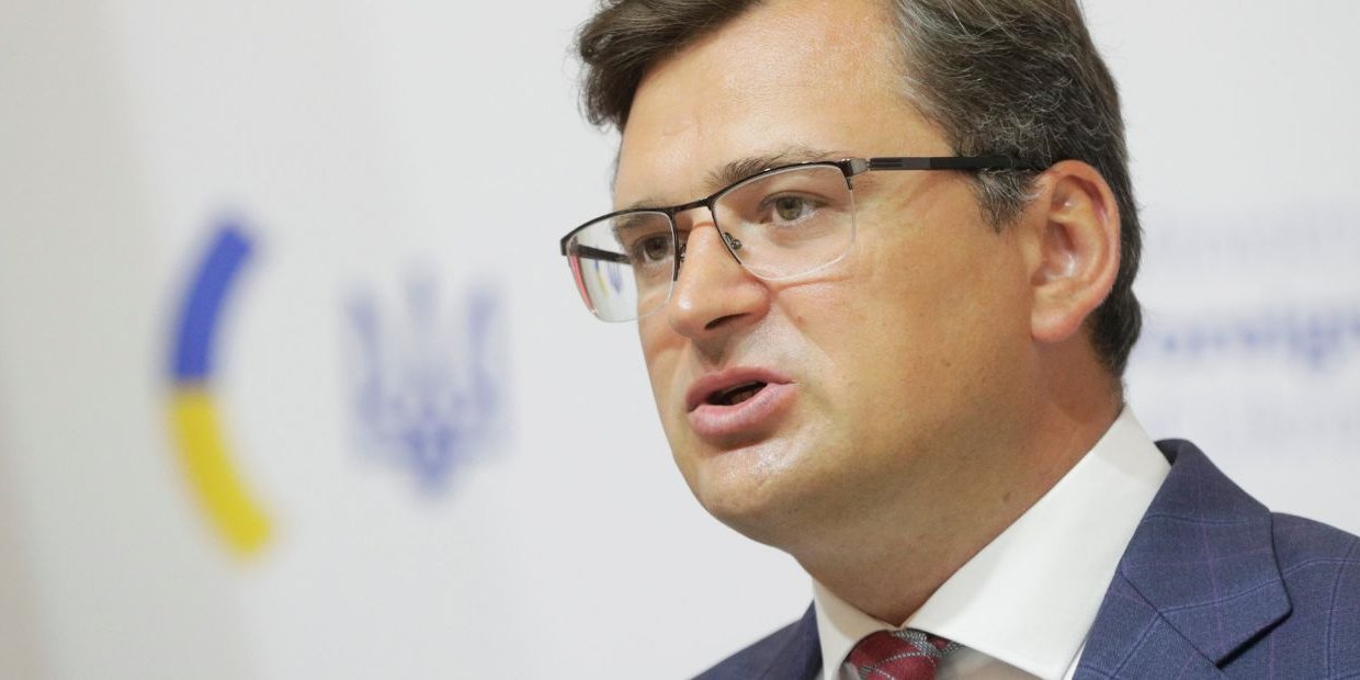 Кулеба отметил, что рекомендации Еврокомиссии по зеленой зоне обновляются каждые две недели (Фото: REUTERS / Valentyn Ogirenko)