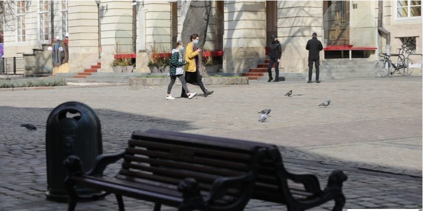 В Украине уже восемь областей находятся в красной зоне, некоторые регионы ужесточают карантин раньше (Фото: Горсовет Львова)