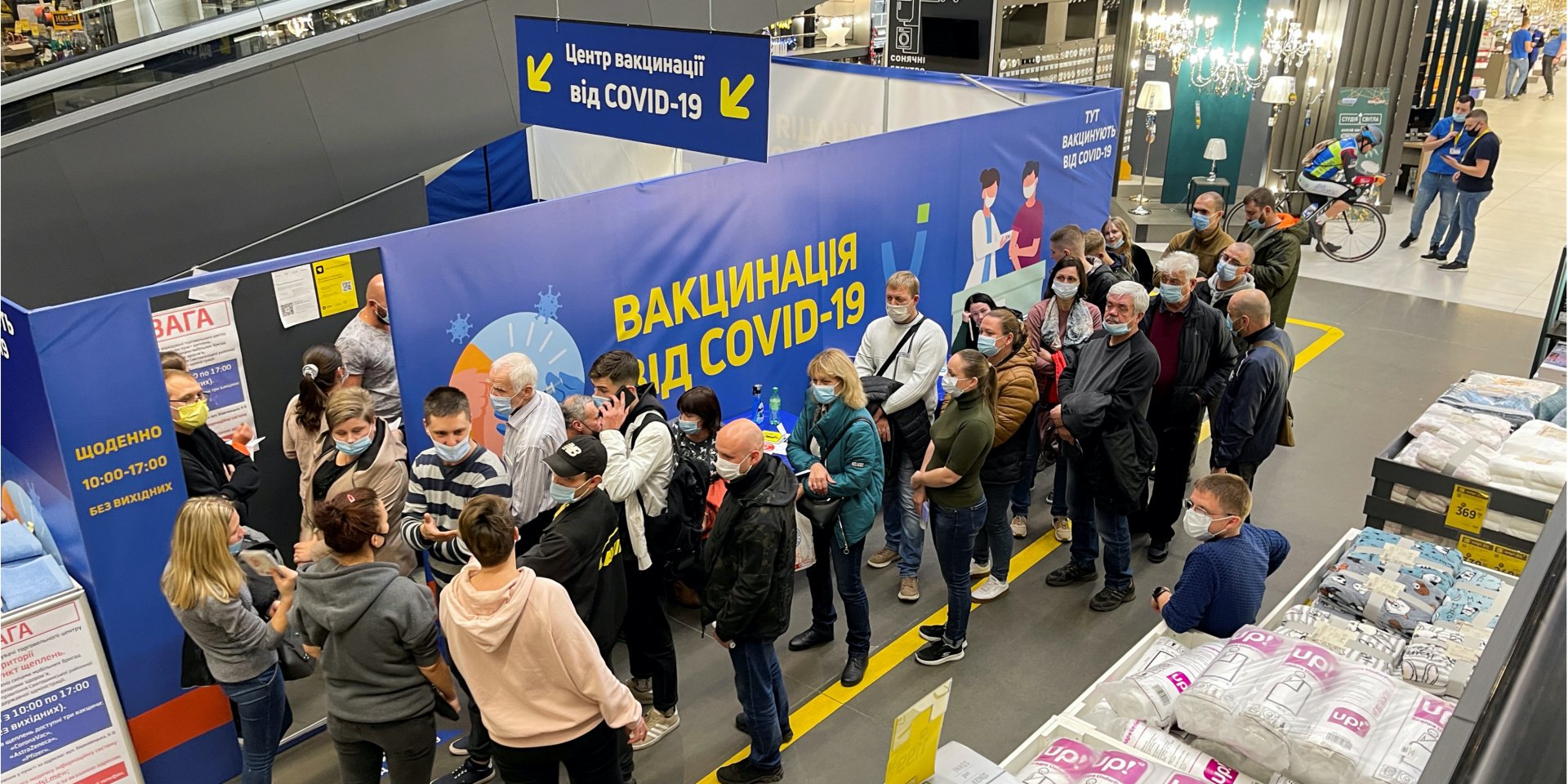 В Украине увеличилось число желающих вакцинироваться (Фото: REUTERS/Gleb Garanich)