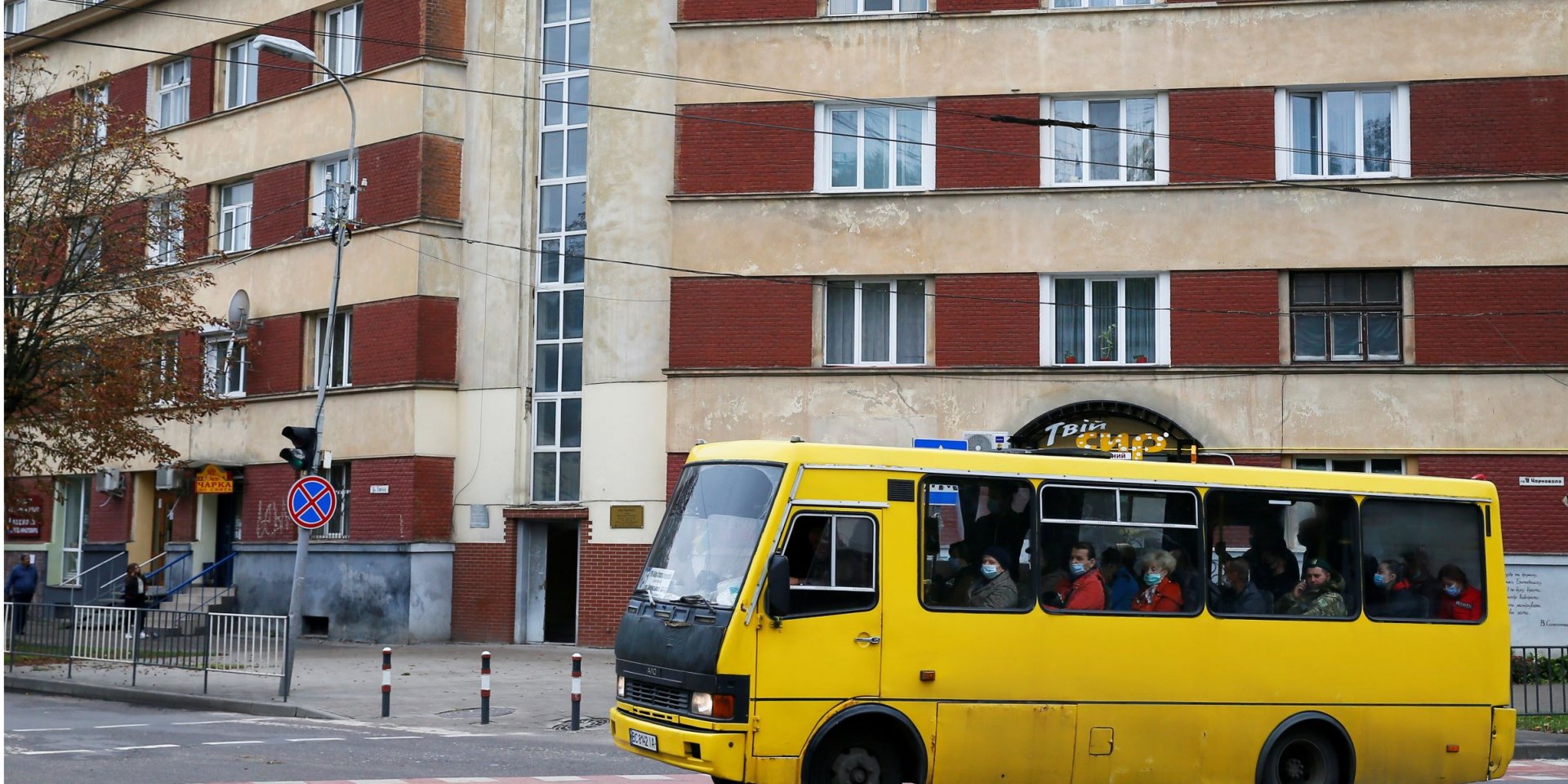 Во Львове с 30 октября будут действовать строгие карантинные ограничения (Фото: REUTERS/Gleb Garanich)
