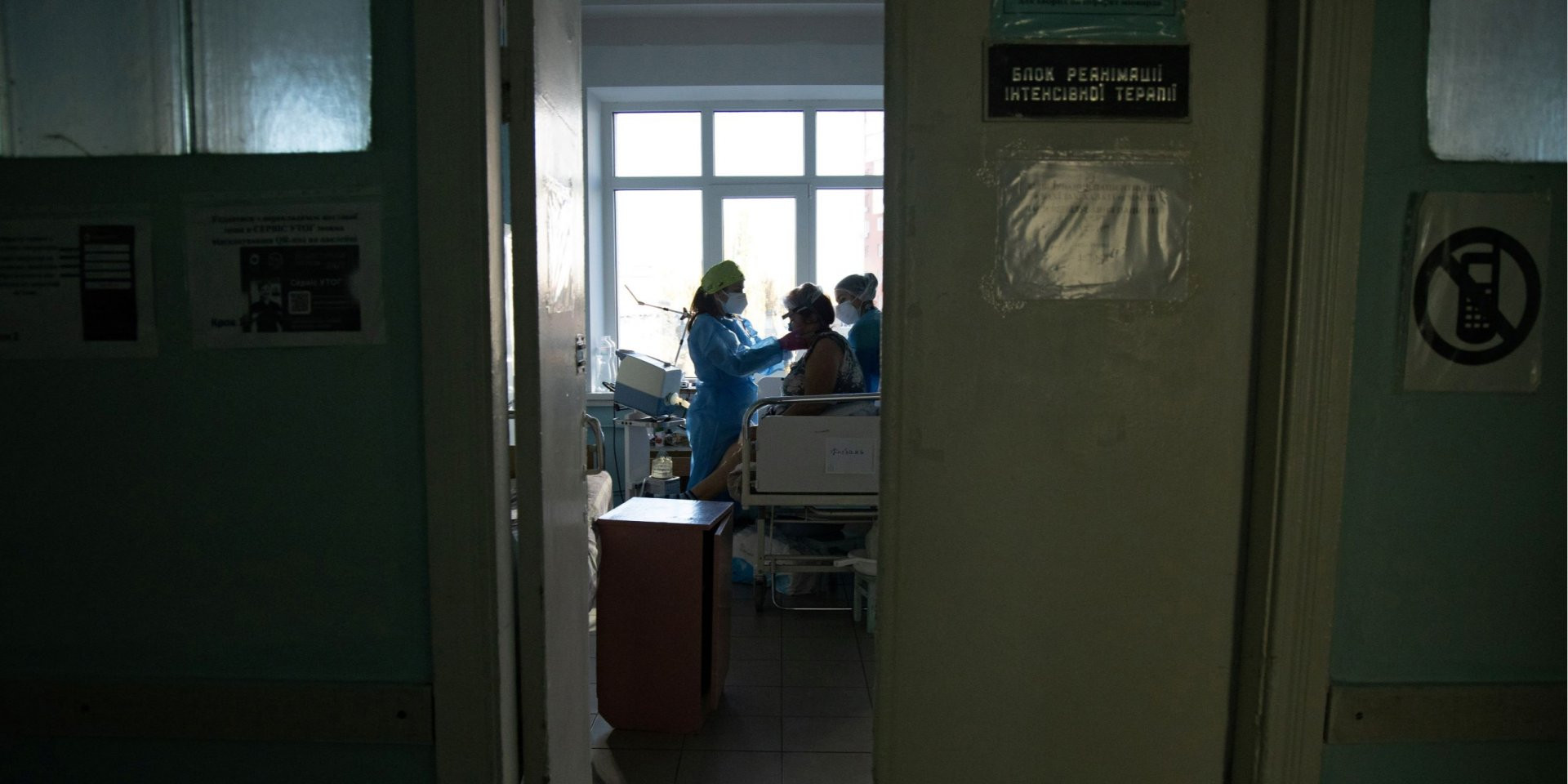 На Украину обрушилась третья волна пандемии коронавируса (Фото: Stanislav Kozliuk/Reuters)