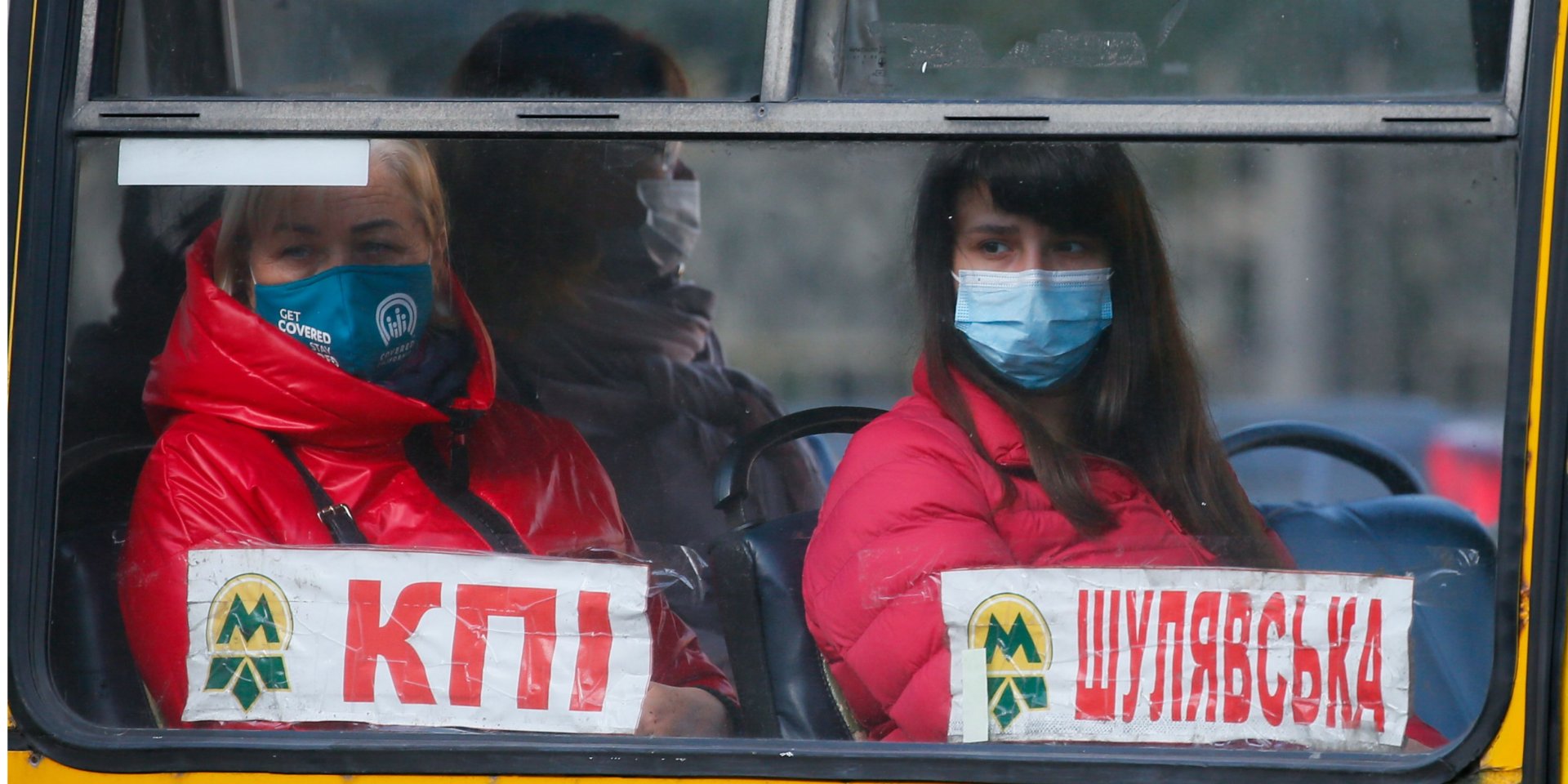 В общественном транспорте Киева можно будет ездить только с COVID-сертификатом или негативным тестом на COVID-19 (Фото: REUTERS/Gleb Garanich)