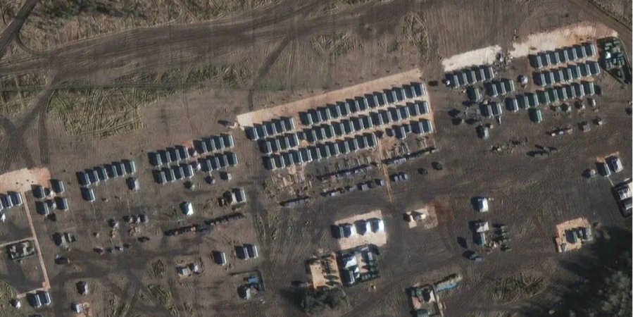 Песков заявил, что стягивая войска к Украине, РФ якобы защищается от НАТО (Фото:Maxar)