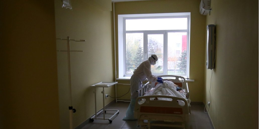 Больных коронавирусом смогут определять по дыханию (Фото: REUTERS/Kirill Braga)