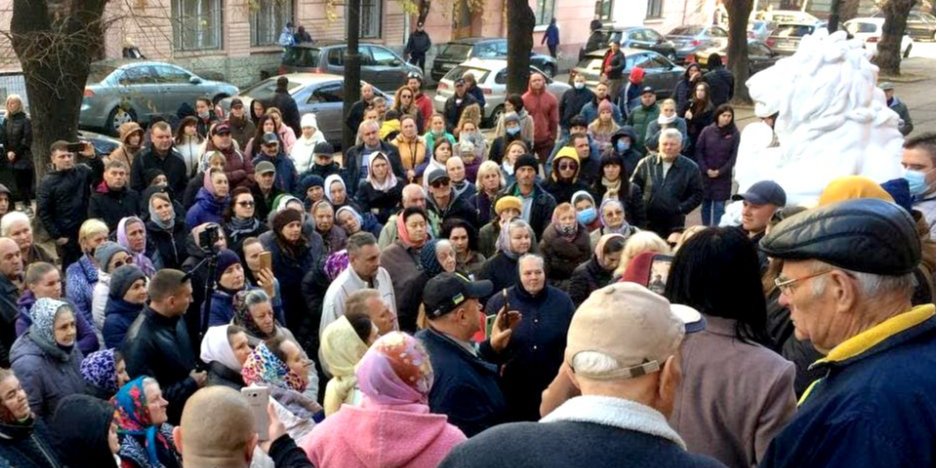 Деякі антивакцинатори вважають, що за пандемією Covid-19 нібито стоять «євреї» (Фото: Суспільне)