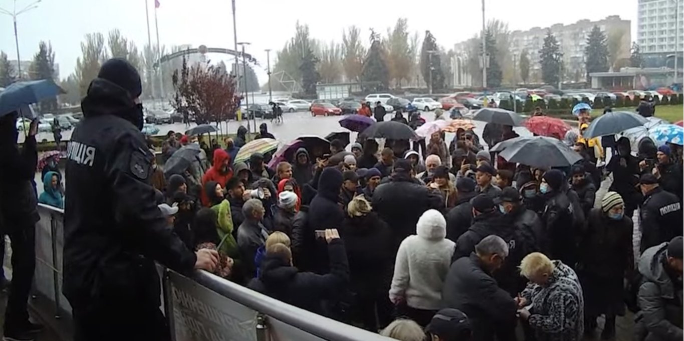 Акция протеста в Запорожье (Фото: Скриншот видео Нацполиции / YouTube)