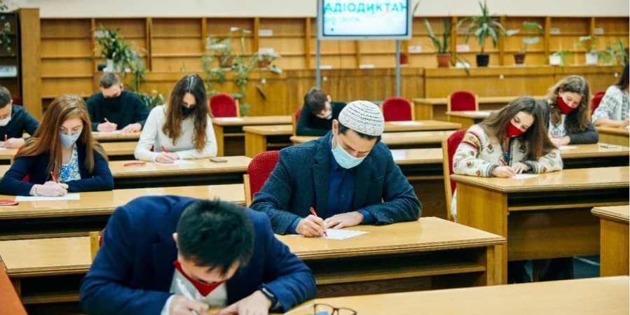 Радіодиктанти в Україні пишуть із 2000 року (Фото:nrcu.gov.ua)