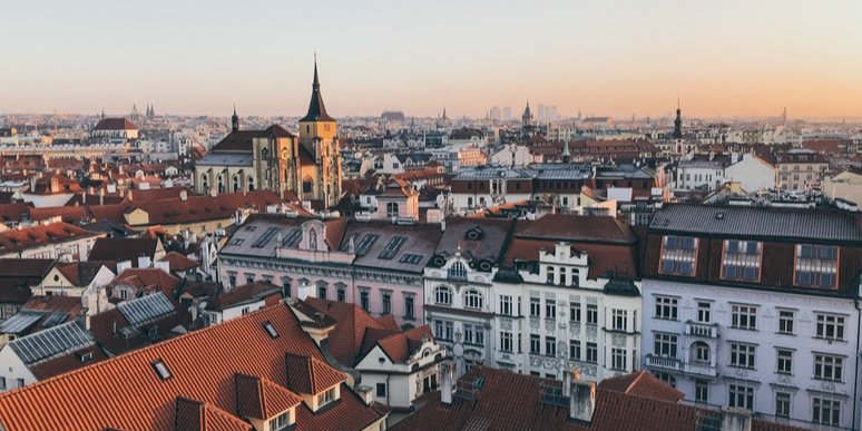 Вакцинированные украинцы могут въезжать в Чехию при условии предоставления COVID-сертификата (Фото: Sadie Teper/Unsplash)