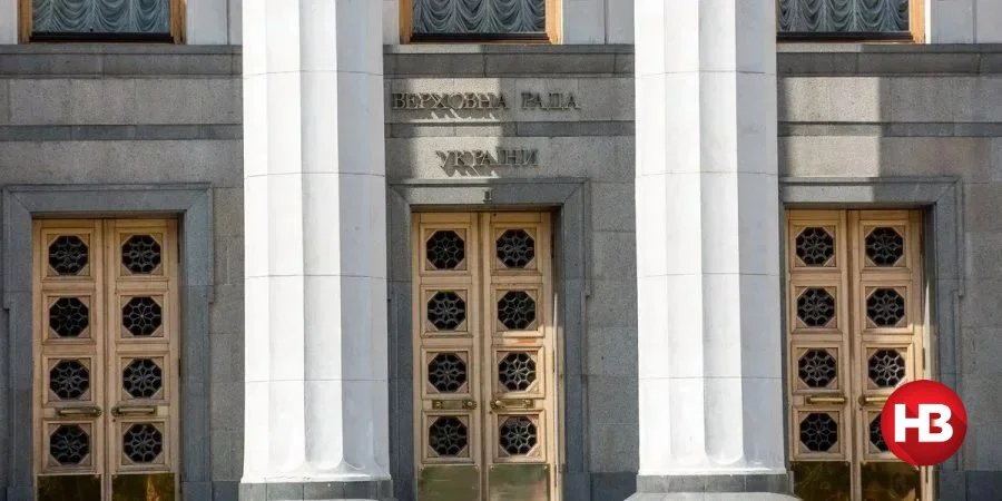 С понедельника Рада будет закрыта для депутатов без COVID-сертификатов, теста или справки (Фото: Наталья Кравчук/НВ)