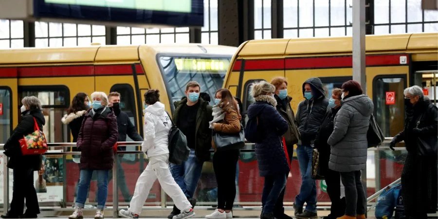 В Австрии будут действовать ограничения для невакцинированных граждан (Фото: REUTERS/Fabrizio Bensch)