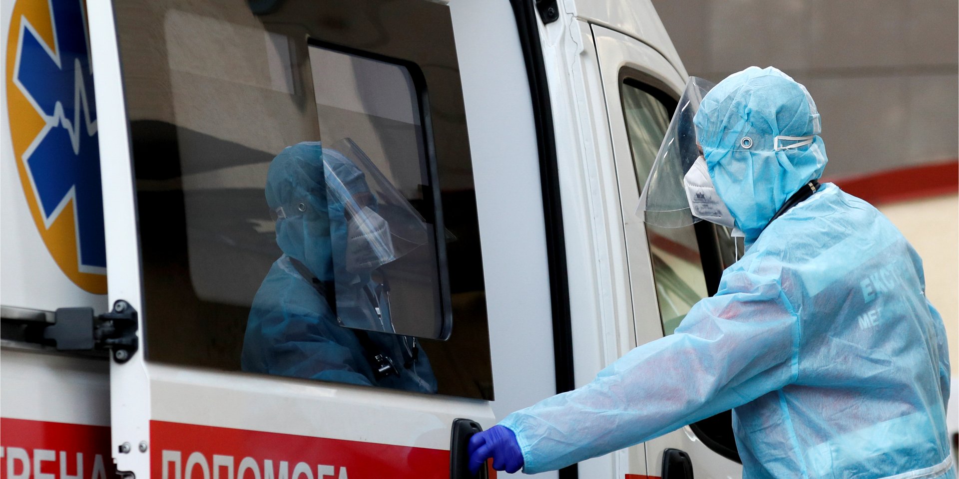 В Украине коронавирусом чаще начали болеть молодые люди (Фото: REUTERS/Gleb Garanich)
