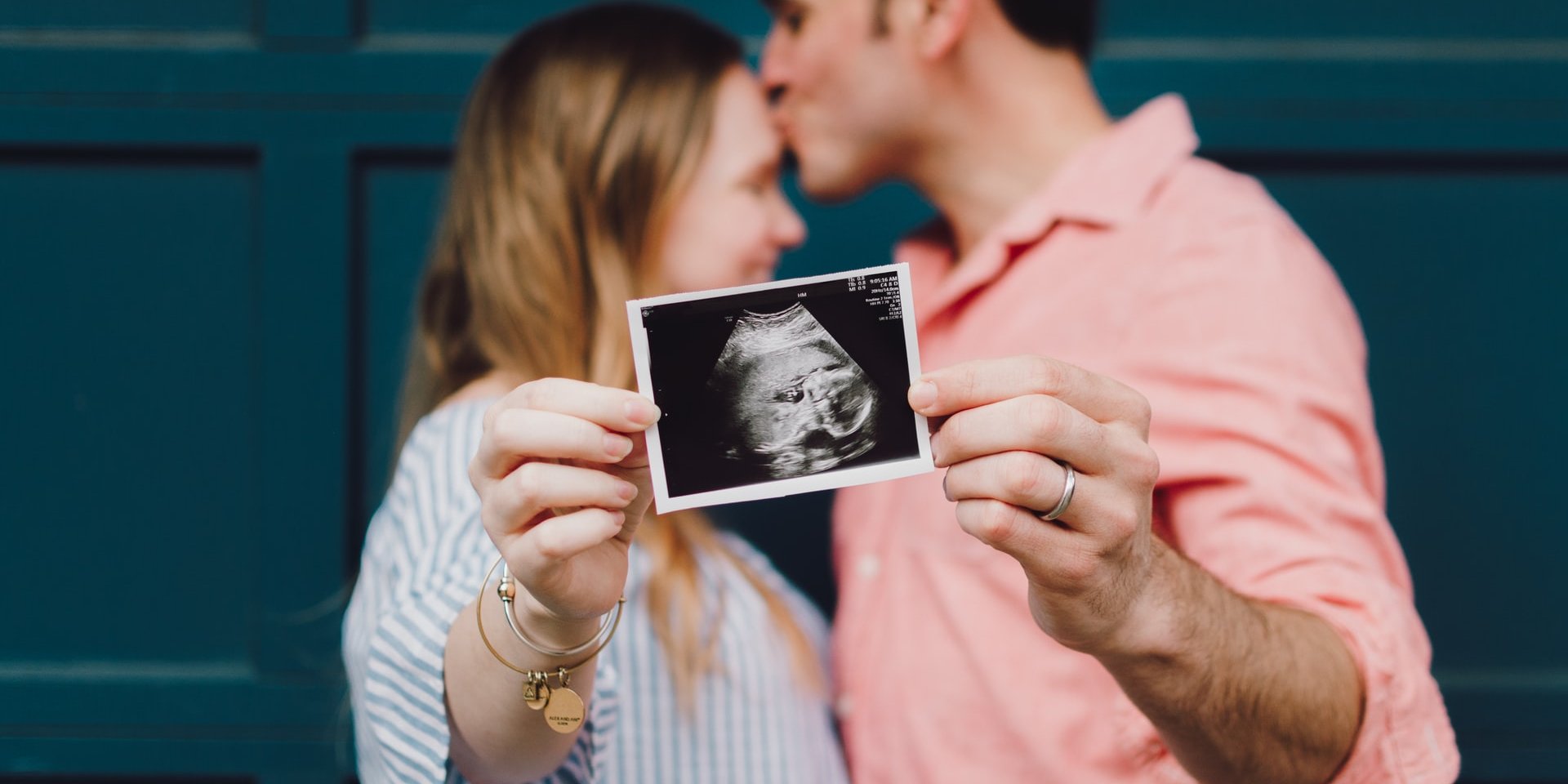 Які знаки Зодіаку стануть батьками у 2022 році (Фото: Kelly Sikkema\unsplash)