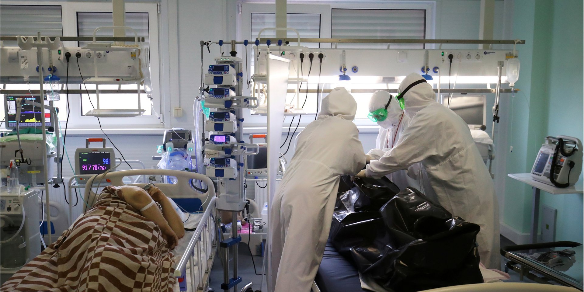 Россия обновила рекорд смертности от COVID-19 (Фото: REUTERS/Kirill Braga)