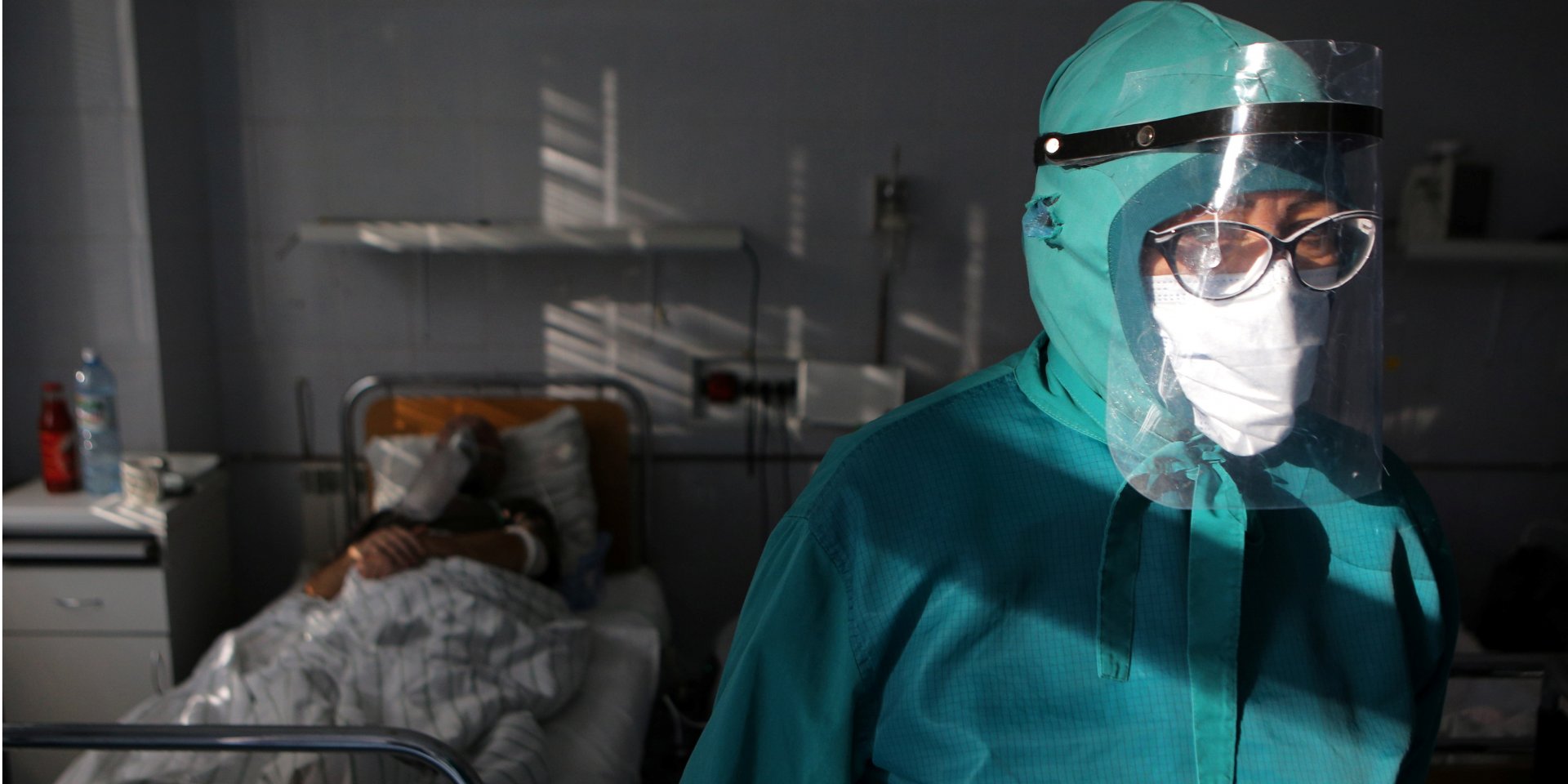Заболеваемость COVID-19 в Украине остается на высоком уровне (Фото: REUTERS/Stringer)