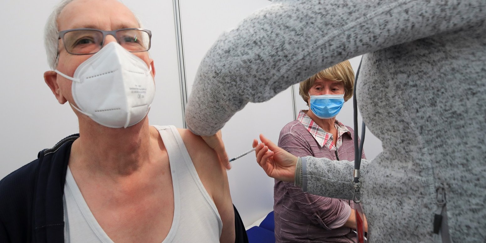 Иммунитет формируется не только от вакцинации (Фото: REUTERS/Wolfgang Rattay)