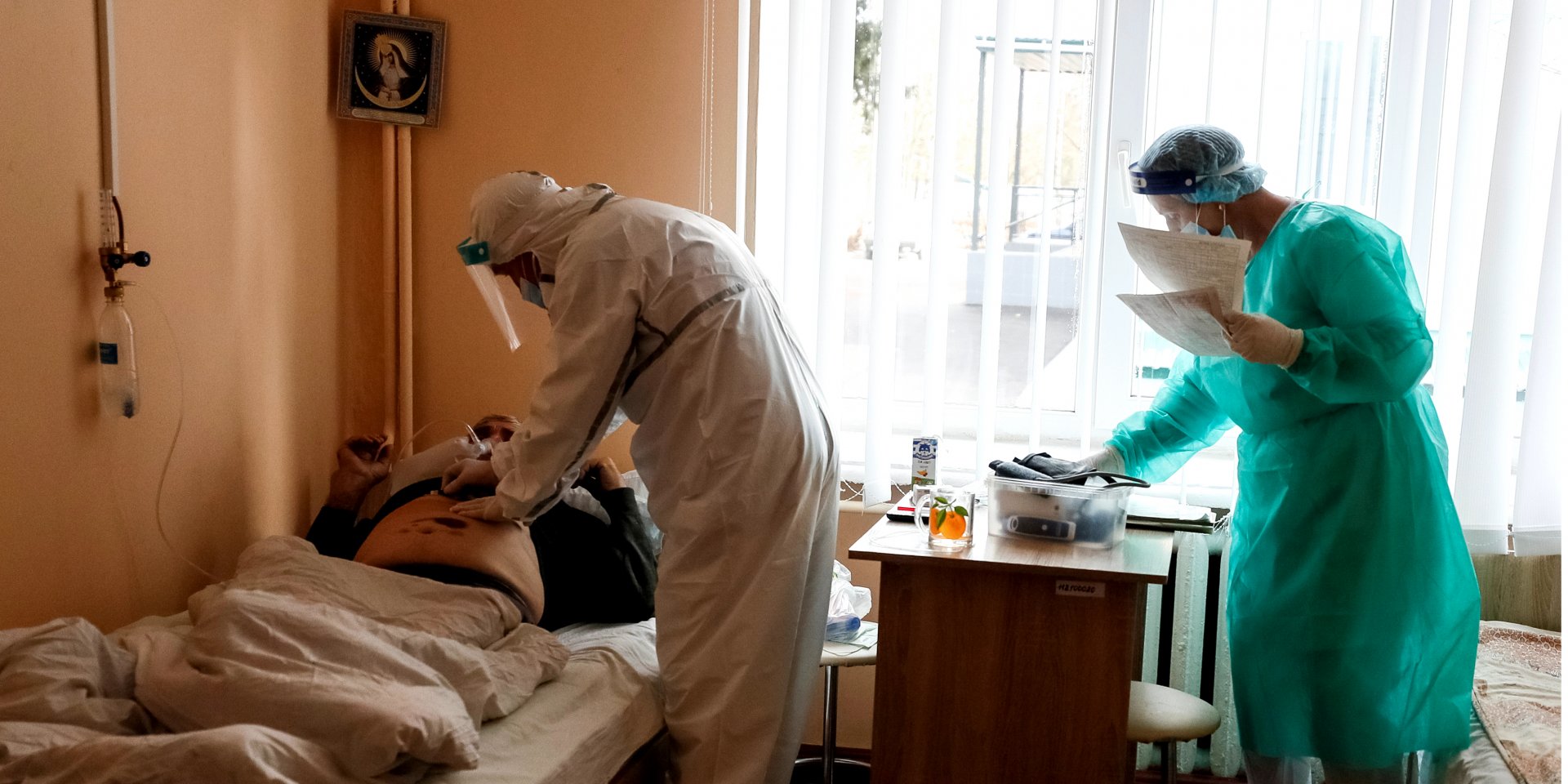 За минувшие сутки коронавирус в Украине обнаружили у 12 729 человек (Фото: REUTERS/Gleb Garanich)
