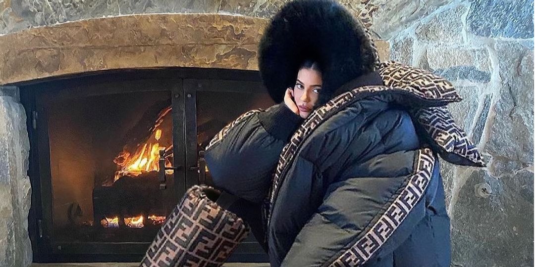 Кайли Дженнер с удовольствием экспериментирует с трендами (Фото: itsmaysmemes/instagram)