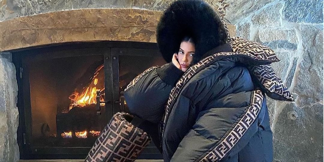 Кайлі Дженнер із задоволенням експериментує з трендами (Фото: itsmaysmemes/instagram)