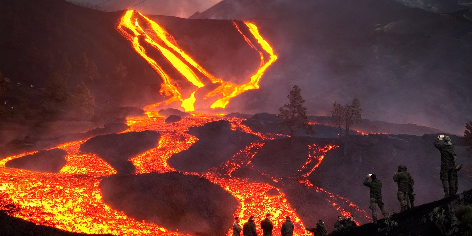 Извержение вулкана Кумбре-Вьеха (Фото: AP)
