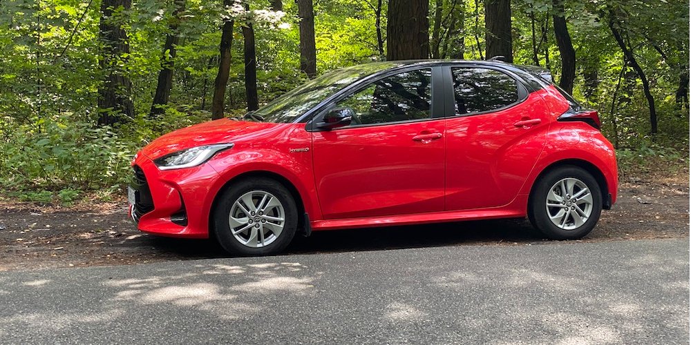 Пробуем Toyota Yaris Hybrid. Снято на Samsung Galaxy S21 Ultra (Фото: НВ)