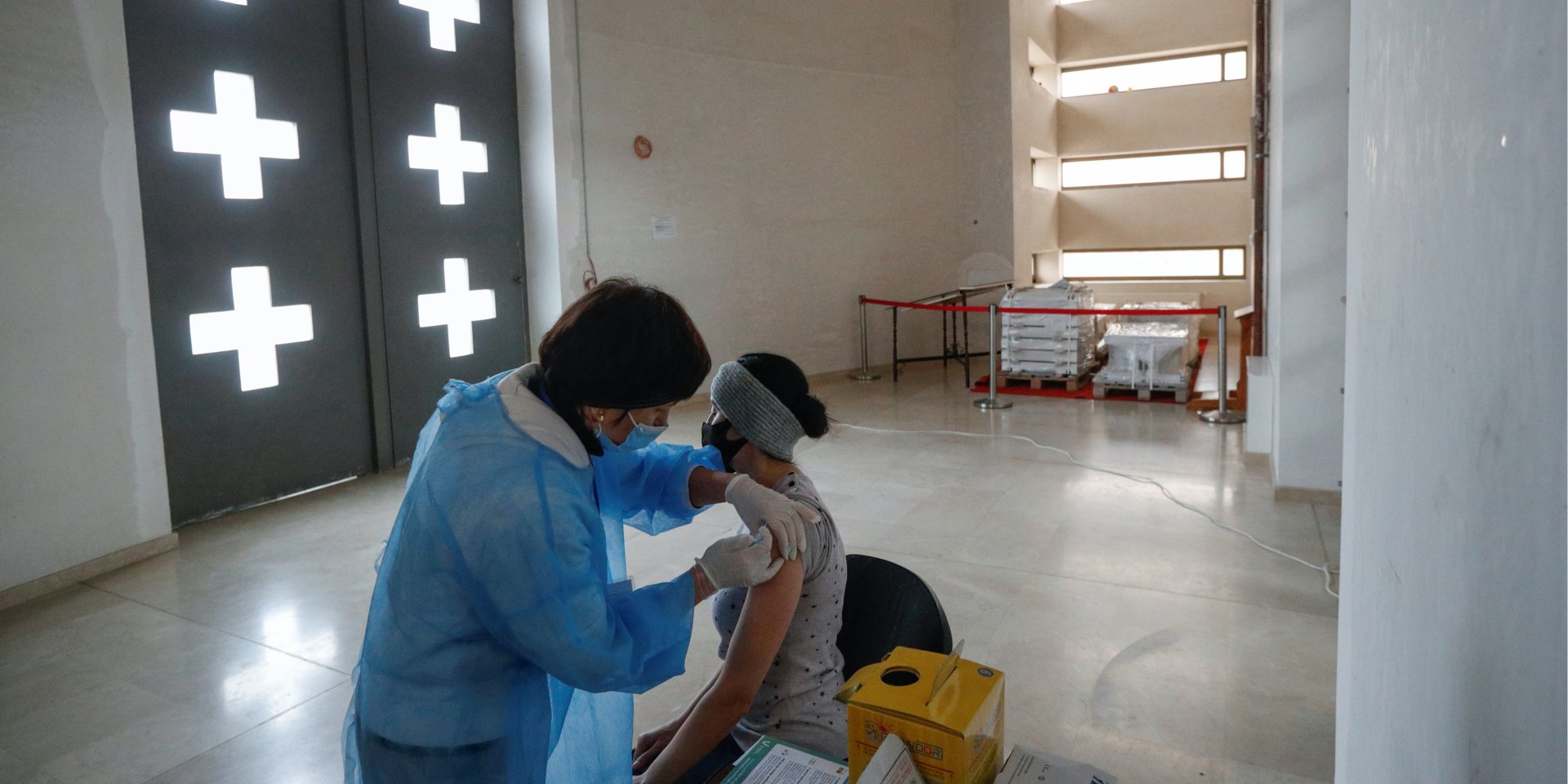 В Украине почти 40% населения полностью вакцинированы от коронавируса (Фото: REUTERS/Valentyn Ogirenko)