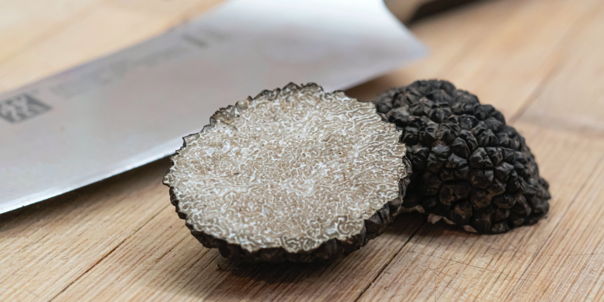 Чому трюфелі коштують як діаманти — подкаст (Фото: amirali mirhashemian/unsplash)