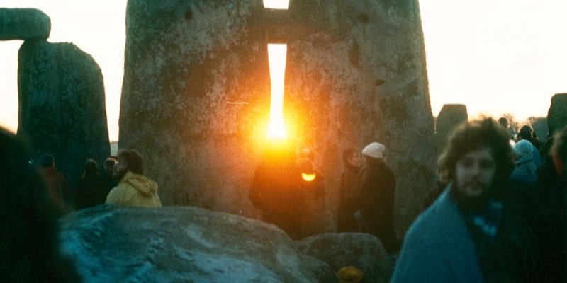 Встреча дня зимнего солнцестояния около Стоунхенджа (Фото: Википедия)