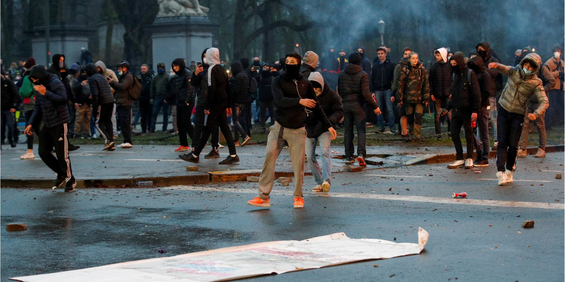 Акция против антикоронавирусных мер прошла в Брюсселе (Фото: REUTERS/Johanna Geron)
