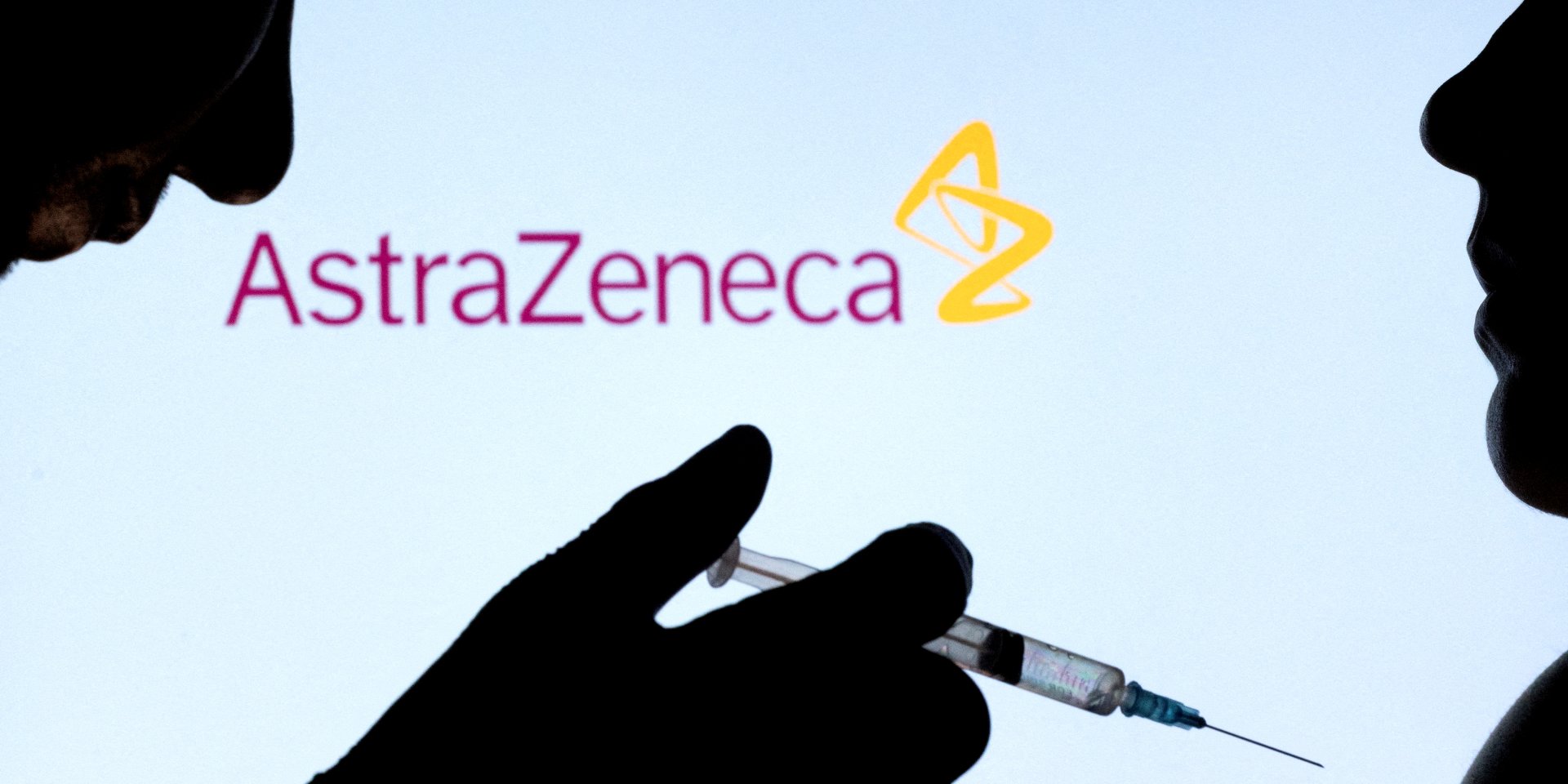 AstraZeneca заявила, что третья доза ее вакцины усиливает иммунитет к Омикрону (Фото: REUTERS/Dado Ruvic)