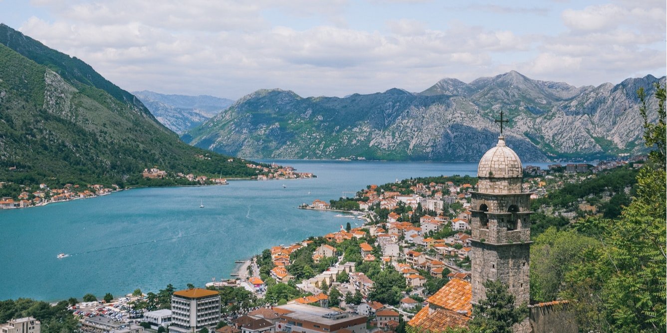 Черногория признала украинские COVID-сертификаты (Фото: Joachim Lesne/Unsplash)