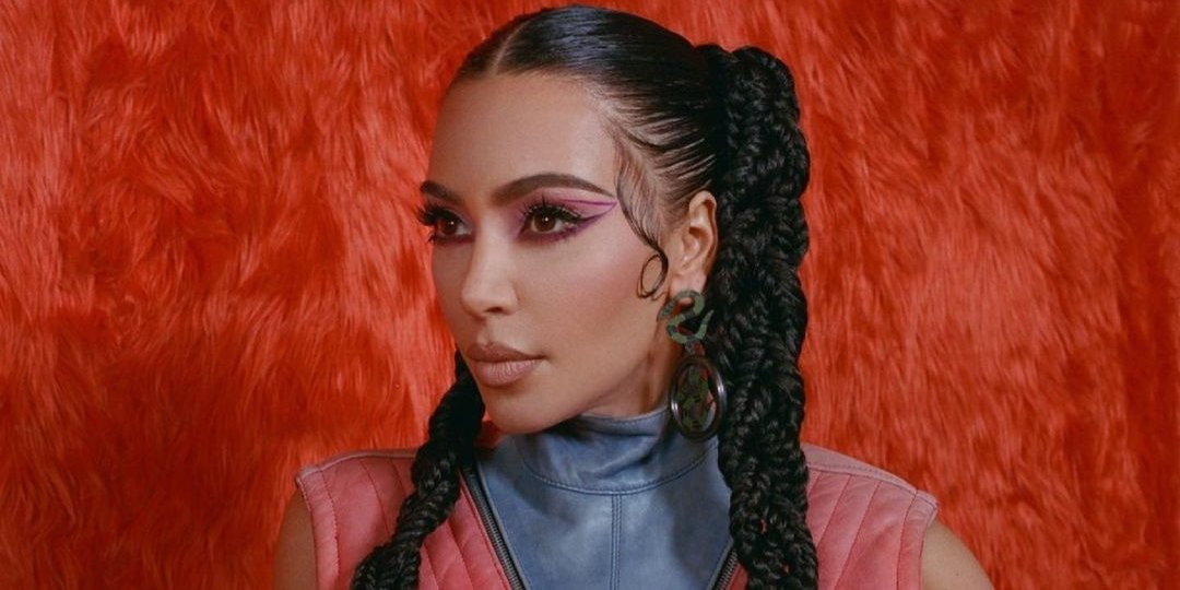 Кім Кардаш’ян демонструє один із трендів цього року — тугі коси (Фото: kimkardashian/instagram)
