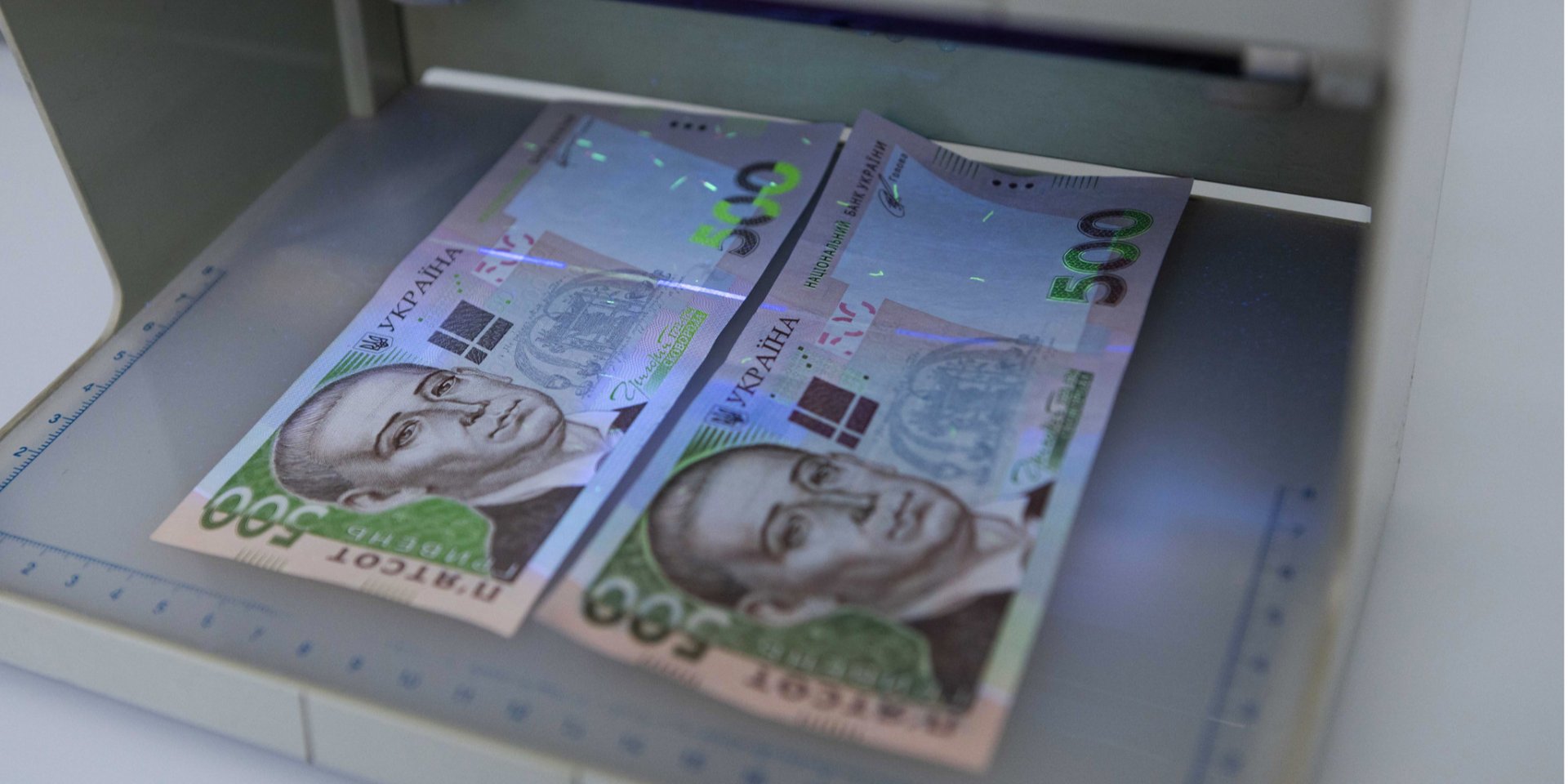 Українцям пообіцяли виплачувати по 500 гривень за щеплення бустерною дозою (Фото: НБУ/Flickr)