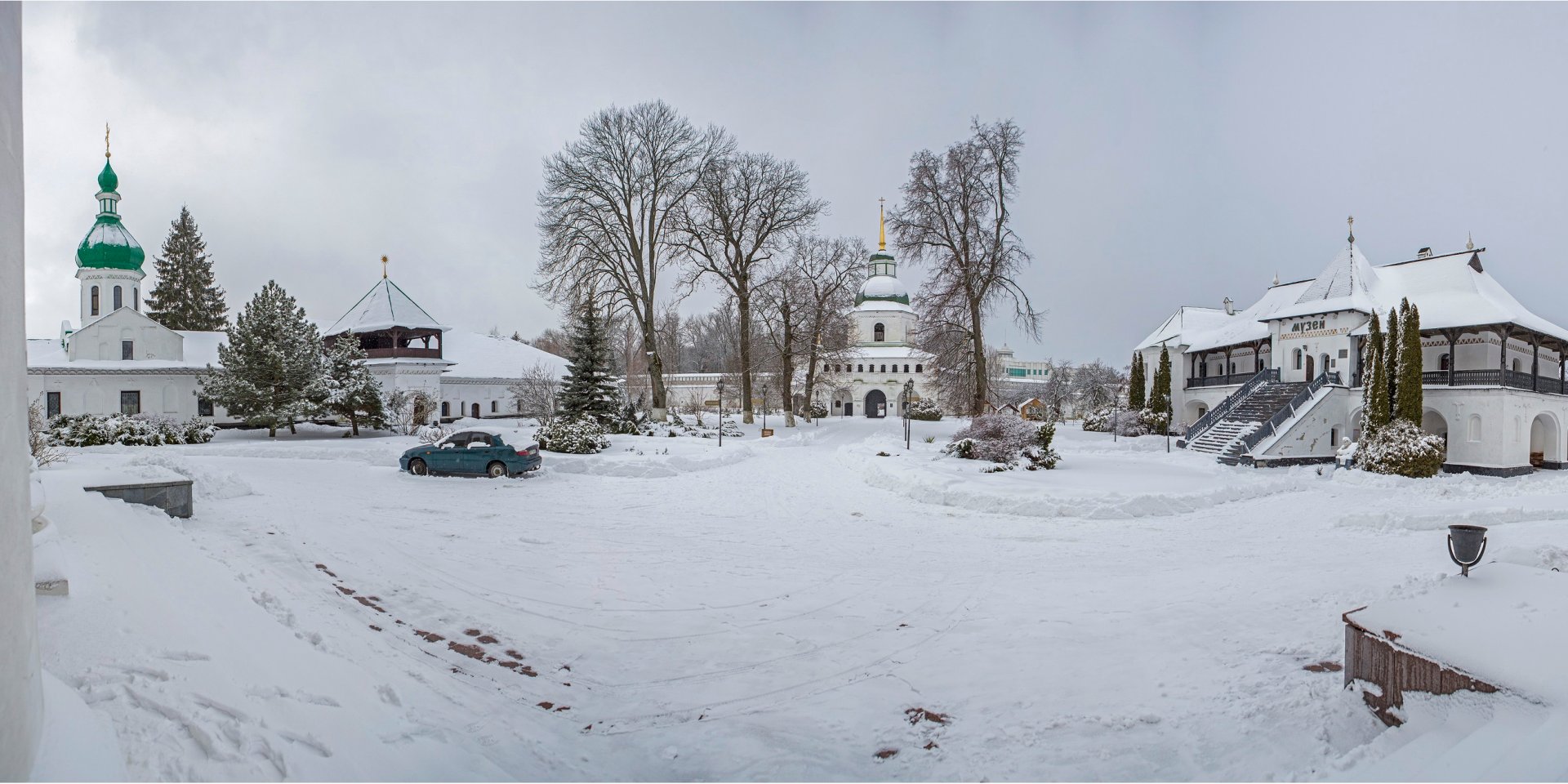 ДУХ ИСТОРИИ: Из Спасо-Преображенского монастыря (в центре) в Новгороде-Северском, что в 50 км от границы с РФ, когда-то ушел в поход князь Игорь (Фото: Наталья Кравчук / НВ)