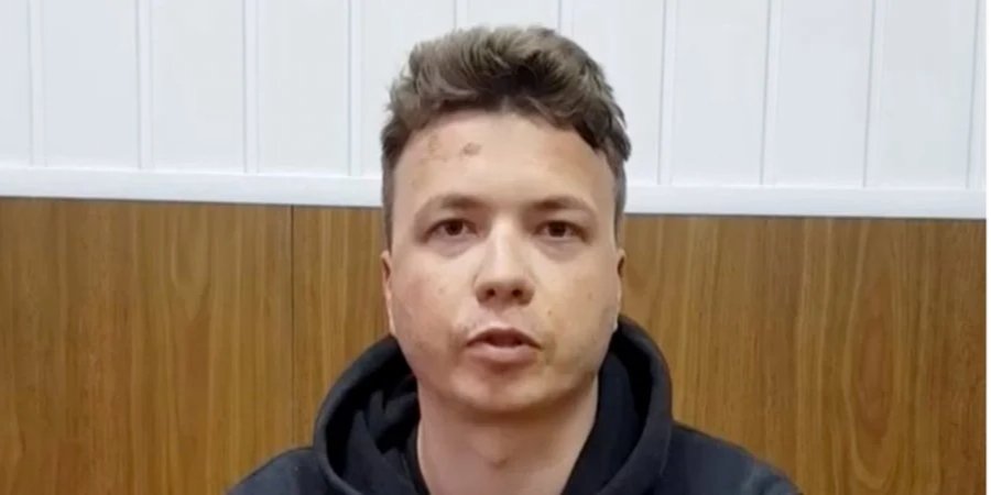 Кадр відео з Романом Протасевичем, оприлюдненим наступного дня після його затримання у Мінську (Фото: Telegram@Zheltyeslivy/Reuters TV/via REUTERS)
