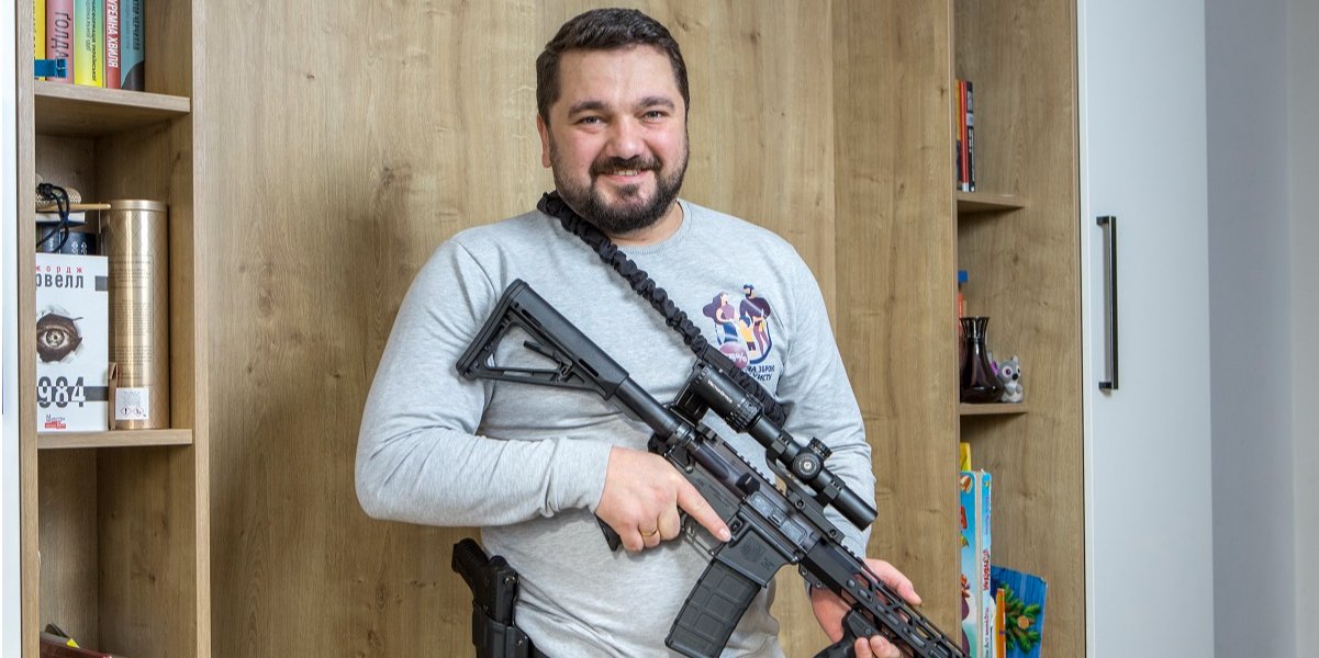 Ruslan Rokhov, 35, from Kyiv, has purchased Diamondback riffle for self-defense (Photo: Natalia Kravchuk/ НВ)