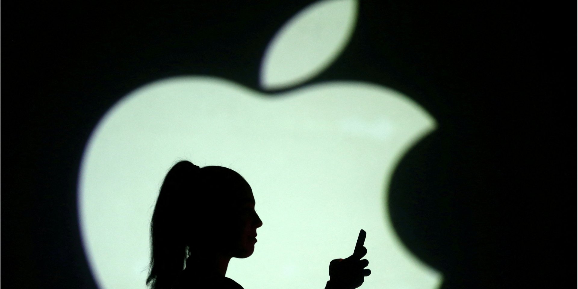 Нещодавно з’явилися чутки про те, що Apple тестує появу пуш-повідомлень у Safari. Здавалося б, до чого тут інші програми? (Фото: REUTERS/Dado Ruvic/Illustration/File Photo)