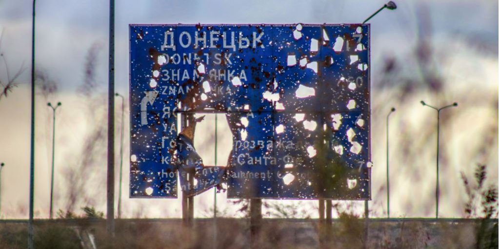 A road sign that leads to Donetsk, once flourishing city in the east of Ukraine, now held by Russian-led militants (Photo: Volodymyr Kutsenko / RadioSvoboda.Org (RFE / RL))