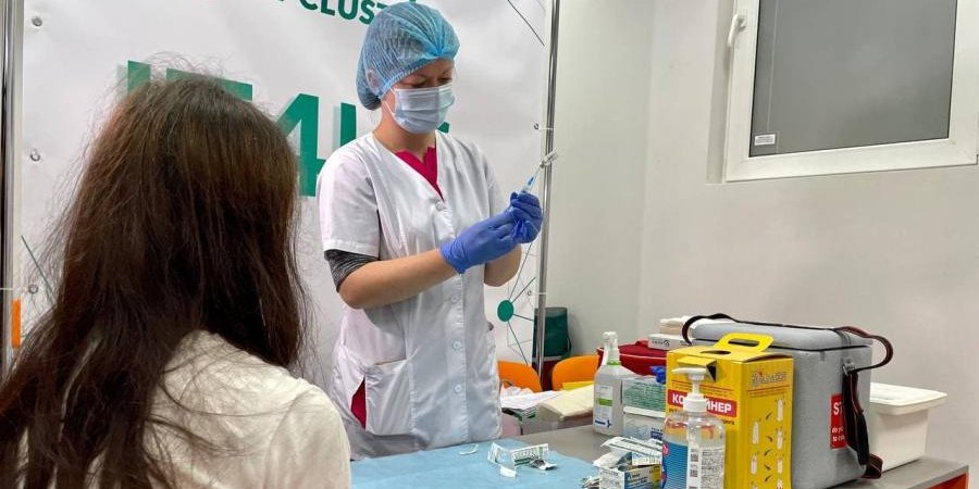 В Харьковской области полный курс вакцинации прошли более 1 млн человек (Фото: Харьковская областная государственная администрация)