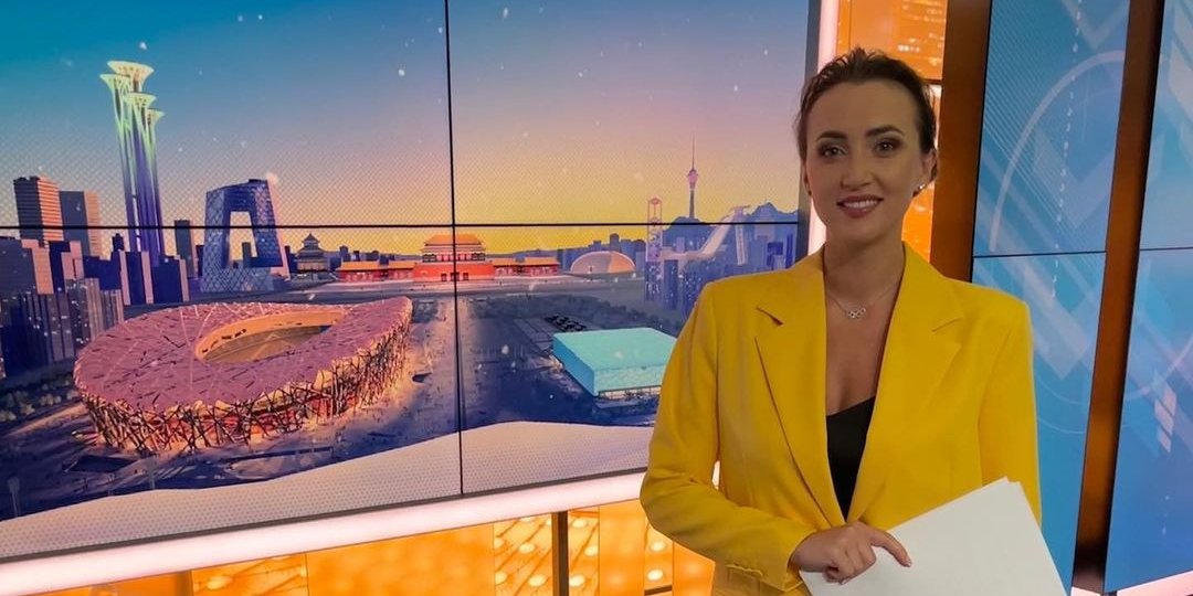 Анна Ризатдинова комментировала Олимпийские игры 2022 на украинском ТВ (Фото: anna_rizatdinova / Instagram)
