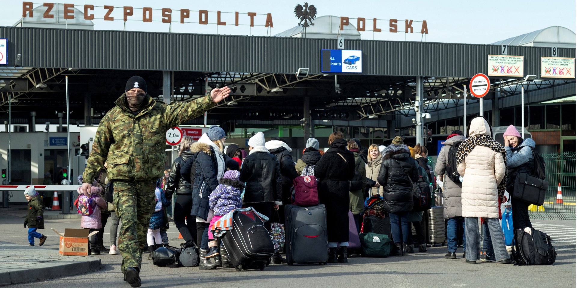 Фото дня: Прикордонний пункт Медика 26 лютого (Фото: REUTERS/Kuba Stezycki)