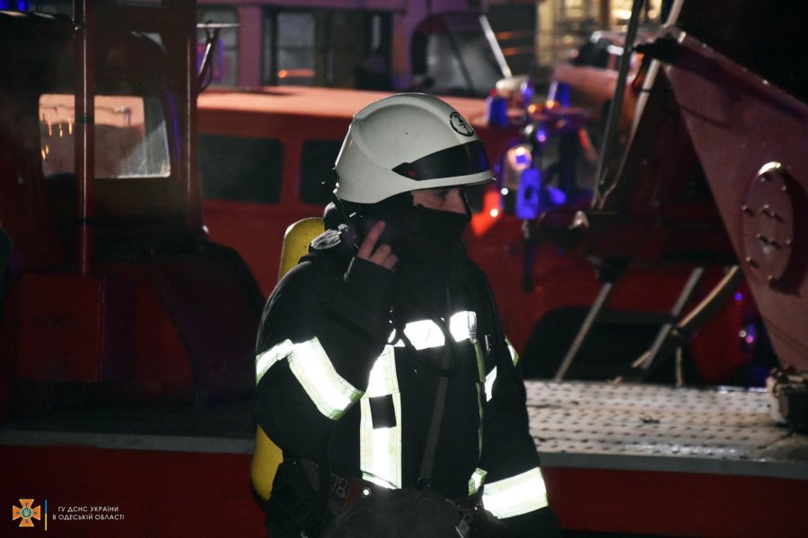 Рятувальники працюють (Фото:ГУ ДСНС Одеської області)