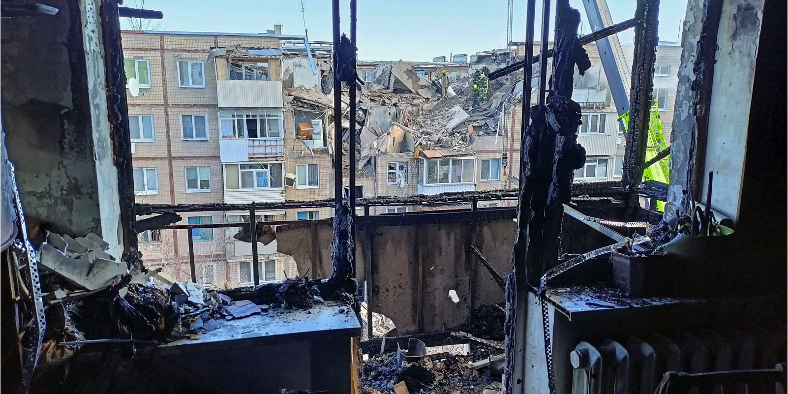 Агрессор продолжает обстреливать Харьков ракетами и бомбами (Фото: REUTERS/Vitalii Hnidyi)