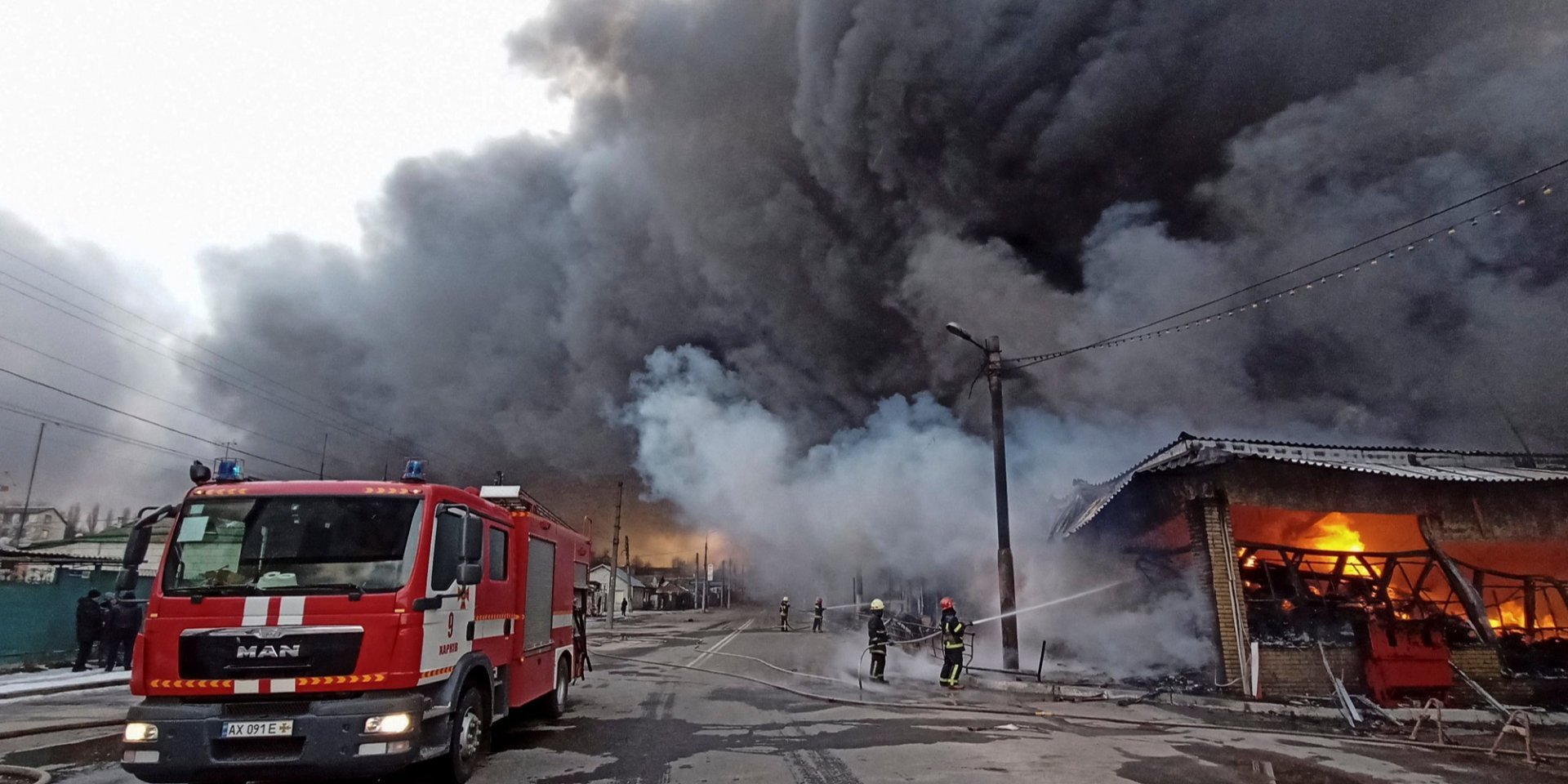 22-й день войны — хроника. В Киеве в результате нового обстрела погибли люди, в Мариуполе бойцы Азова уничтожили роту пехоты оккупантов - фото